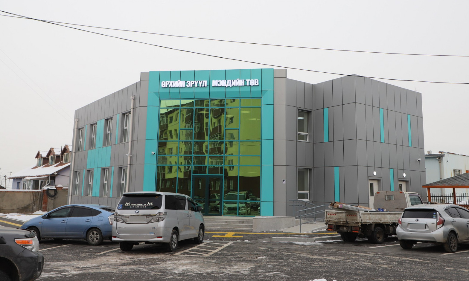 Хан-Уул дүүргийн 10 дугаар хорооны өрхийн эрүүл мэндийн төвийн барилга угсралтын ажил дуусаж, улсын комисс хүлээн авлаа